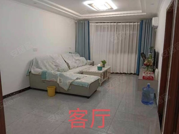 彭水县汉葭街道果园路62号，三室两厅，精装修的房子可拎包入住楼盘